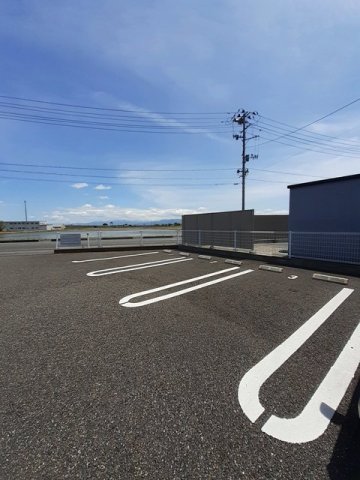 駐車場　車をお持ちの方に嬉しい駐車場付きの物件です