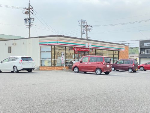 コンビニ　セブンイレブン 東海市荒尾町店（コンビニ）まで706m