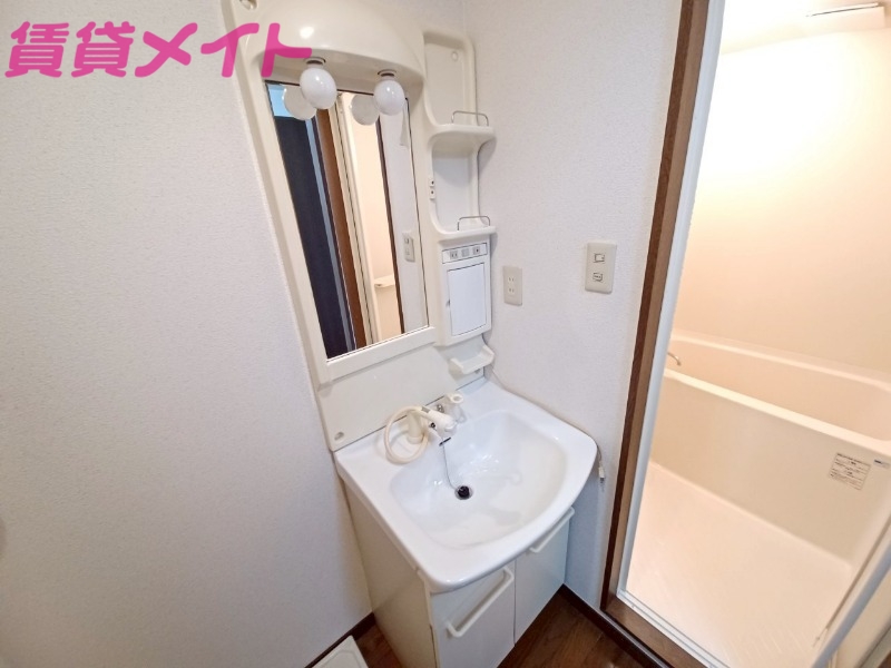 洗面設備　別棟同型参考写真