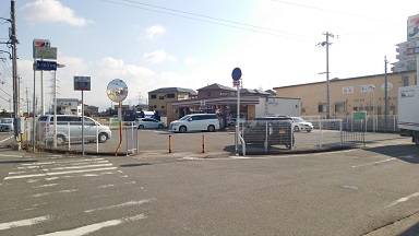 コンビニ　セブンイレブン 岩出吉田店様（コンビニ）まで667m