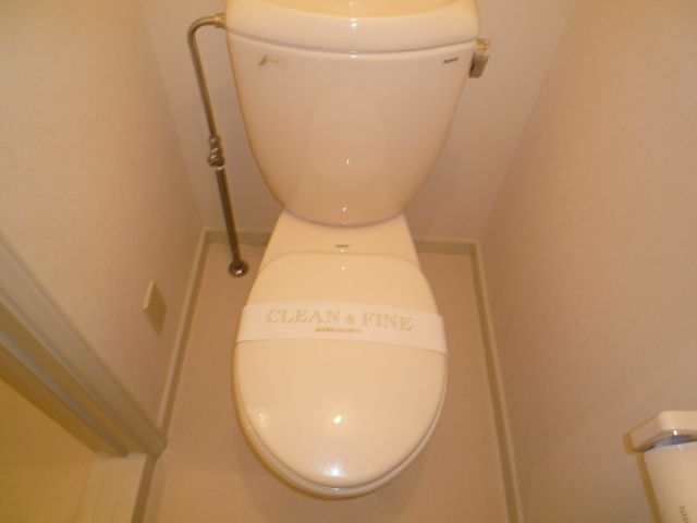 トイレ　掲載の写真は同仕様の別のお部屋の写真です。