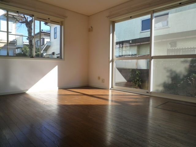 居室・リビング　掲載の写真は同仕様の別のお部屋の写真です。