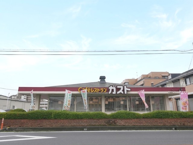 飲食店　ガスト富士見関沢店（飲食店）まで286m