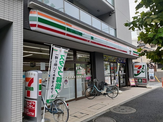 コンビニ　セブンイレブン（コンビニ）まで400m
