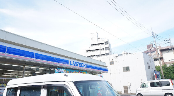 コンビニ　ローソン八幡熊手二丁目店（コンビニ）まで552m