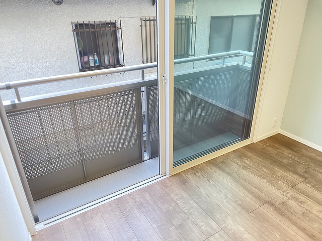 バルコニー　南面バルコニー　防犯シャッター