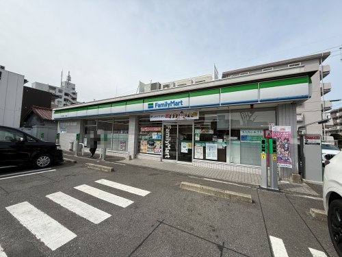 コンビニ　ファミリーマート四日市堀木一丁目店（コンビニ）まで189m
