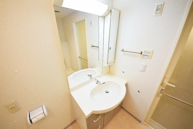 洗面設備　※反転タイプのお部屋の写真を使用しています。