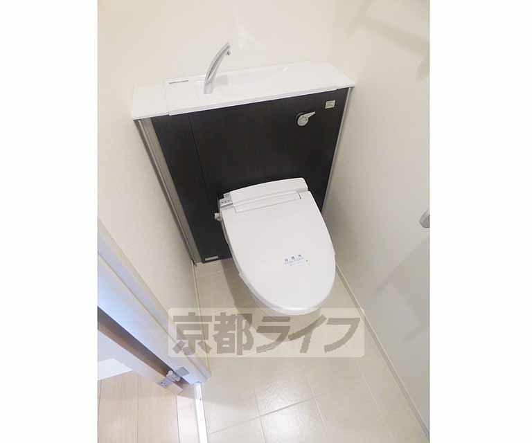 トイレ　ウォシュレットつきです。
