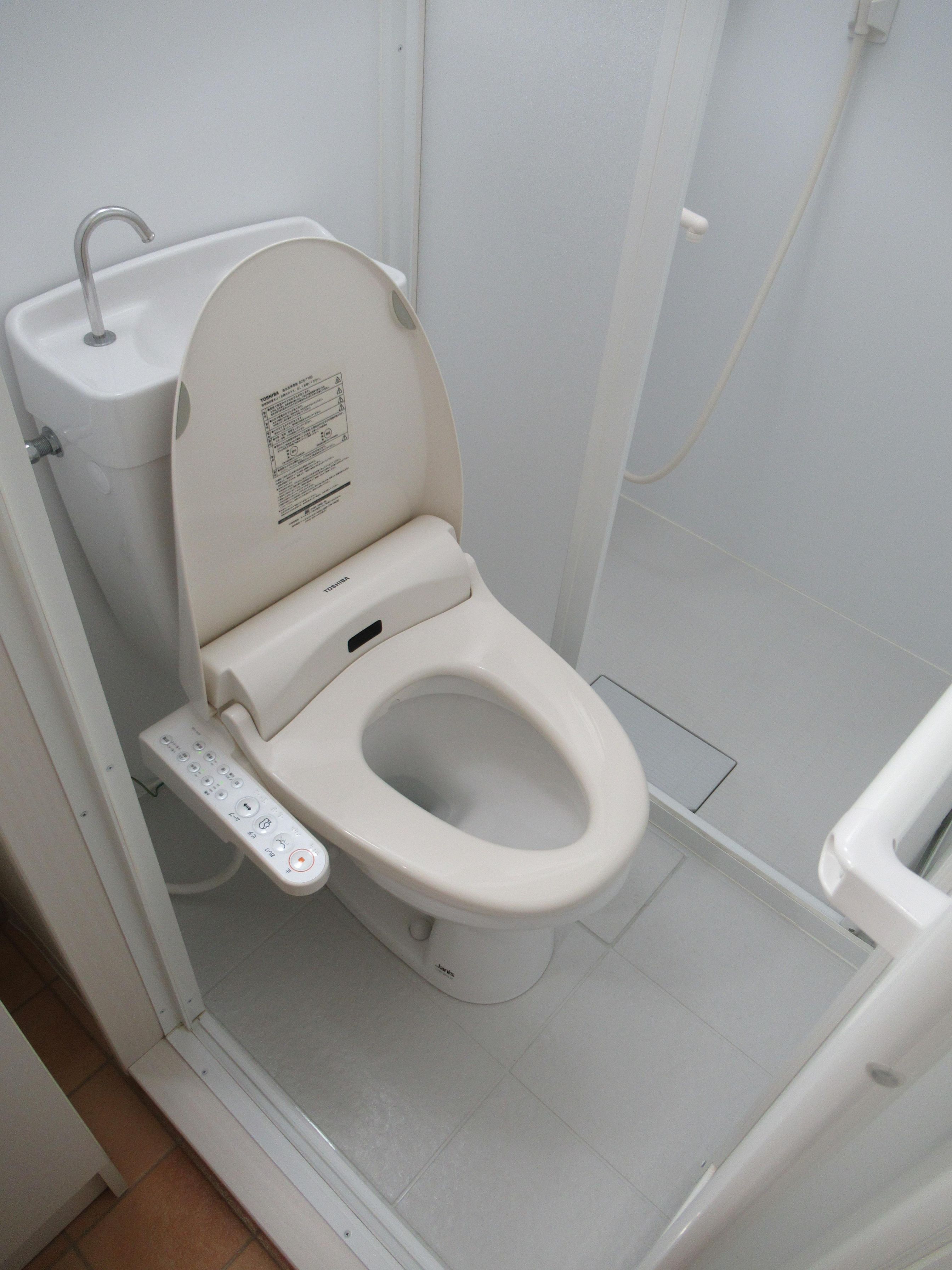 西鉄天神大牟田線 西鉄平尾駅 徒歩3分 11階建 築32年のトイレ写真