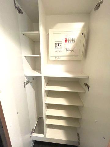 収納　イメージとして同建物他部屋を表示しています