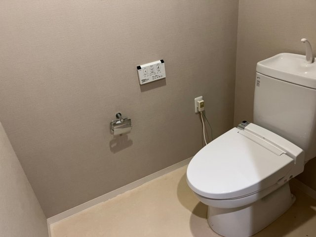 トイレ　※同タイプ他部屋参考写真