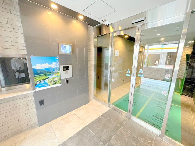 ロビー　オシャレなロビーは安心のオートロック付きです。