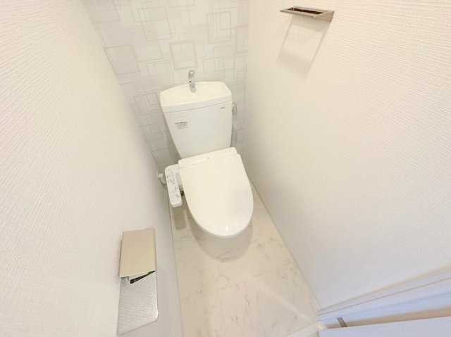 トイレ　綺麗なトイレにはウォシュレット標準装備です。
