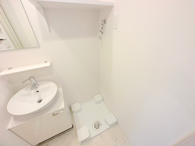 その他設備　嬉しい室内洗濯機置場。これで洗濯機も長持ちしますね。