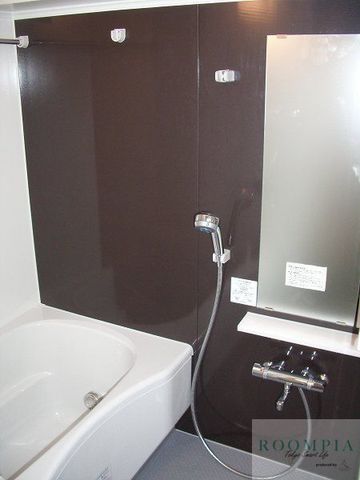 バス・シャワールーム　※同タイプの別のお部屋です。