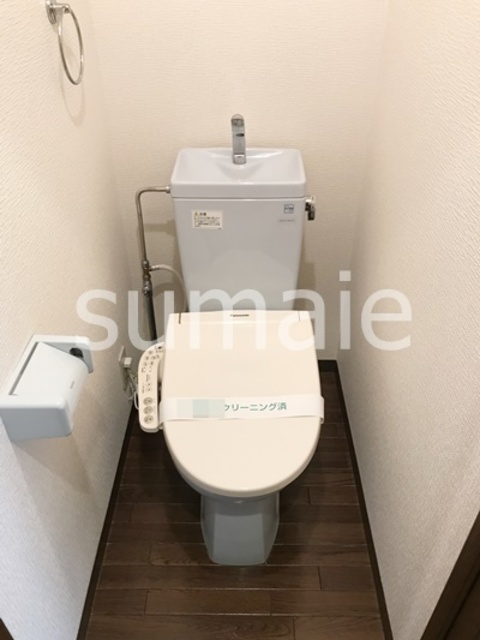 トイレ　温水洗浄付トイレです。