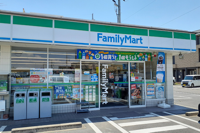 コンビニ　ファミリーマート堺草尾店（コンビニ）まで307m