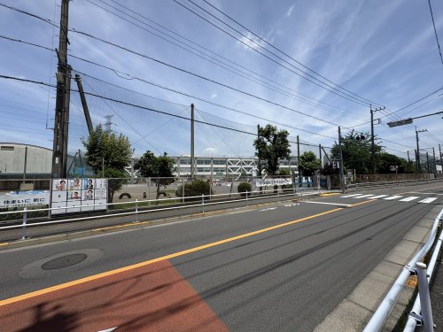 小学校　第三小学校（小学校）まで579m