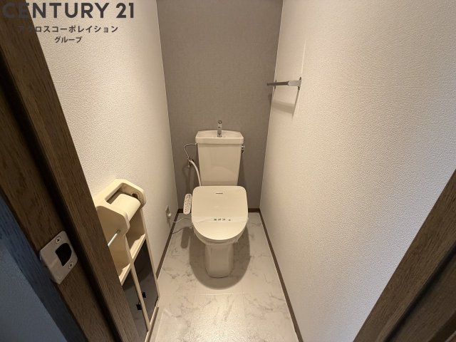 トイレ　温水洗浄便座付きのトイレです♪