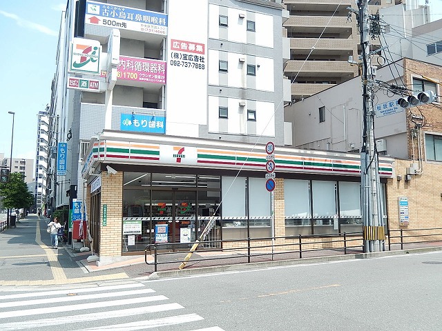 コンビニ　セブンイレブン（コンビニ）まで393m
