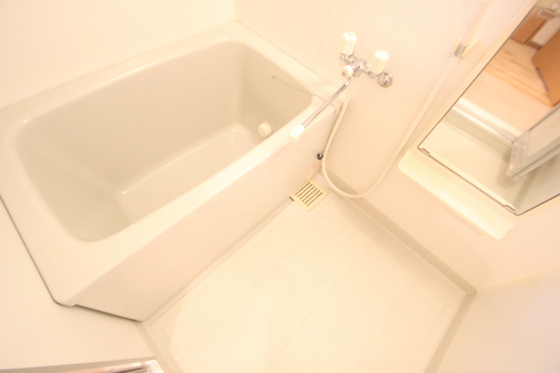 バス・シャワールーム　※別部屋の写真です
