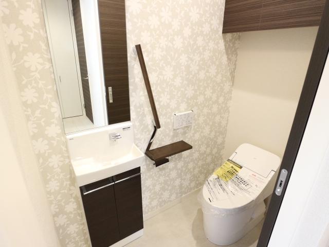 近鉄橿原線 九条駅 徒歩8分 2階建 築5年のトイレ写真