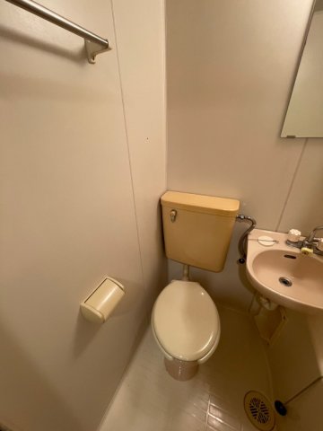 京王線 仙川駅 徒歩5分 4階建 築34年のトイレ写真