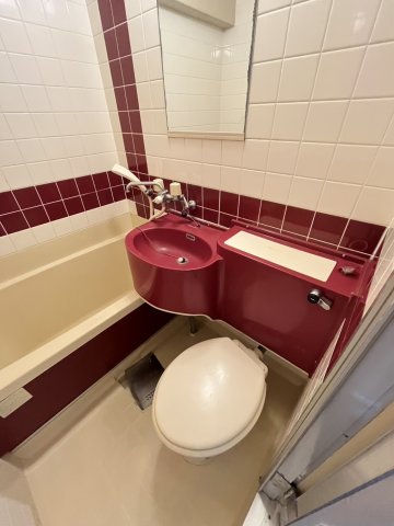ＪＲ東海道本線 新大阪駅 徒歩11分 14階建 築38年のトイレ写真