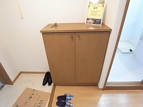 エーデル雲雀丘三番館の玄関写真