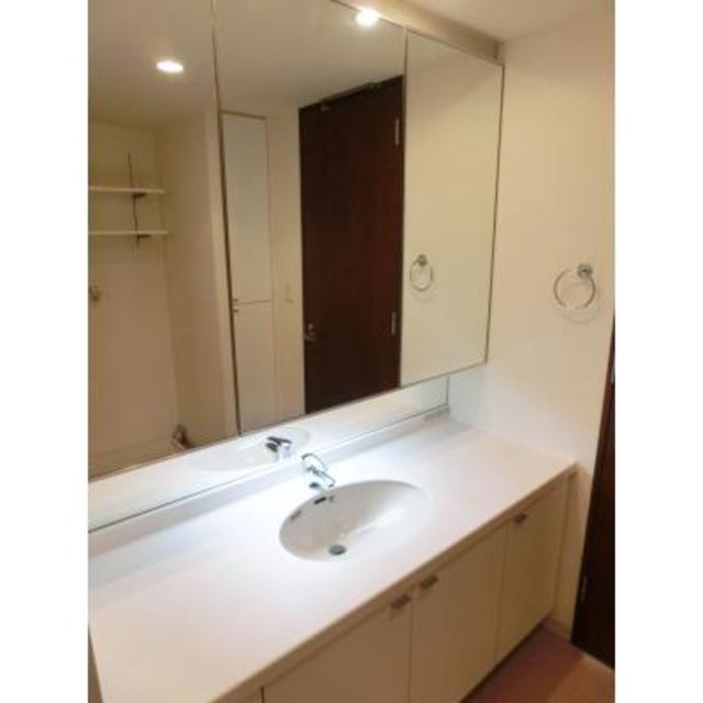 洗面設備　※写真は同タイプ住戸です。