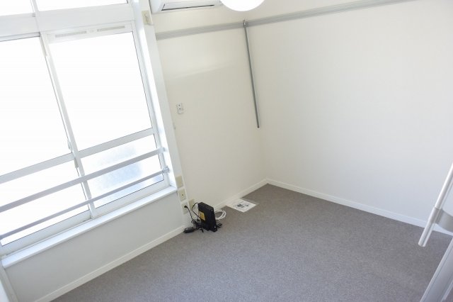 レオパレス豊中南の居間写真