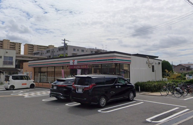 コンビニ　セブンイレブン東大阪中鴻池町店（コンビニ）まで735m