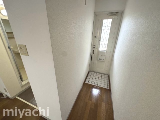 ＪＲ牟岐線 文化の森駅 徒歩25分 2階建 築35年の玄関写真