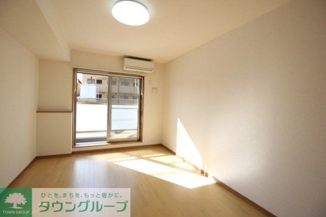 居室・リビング　日当たり良好の洋室です