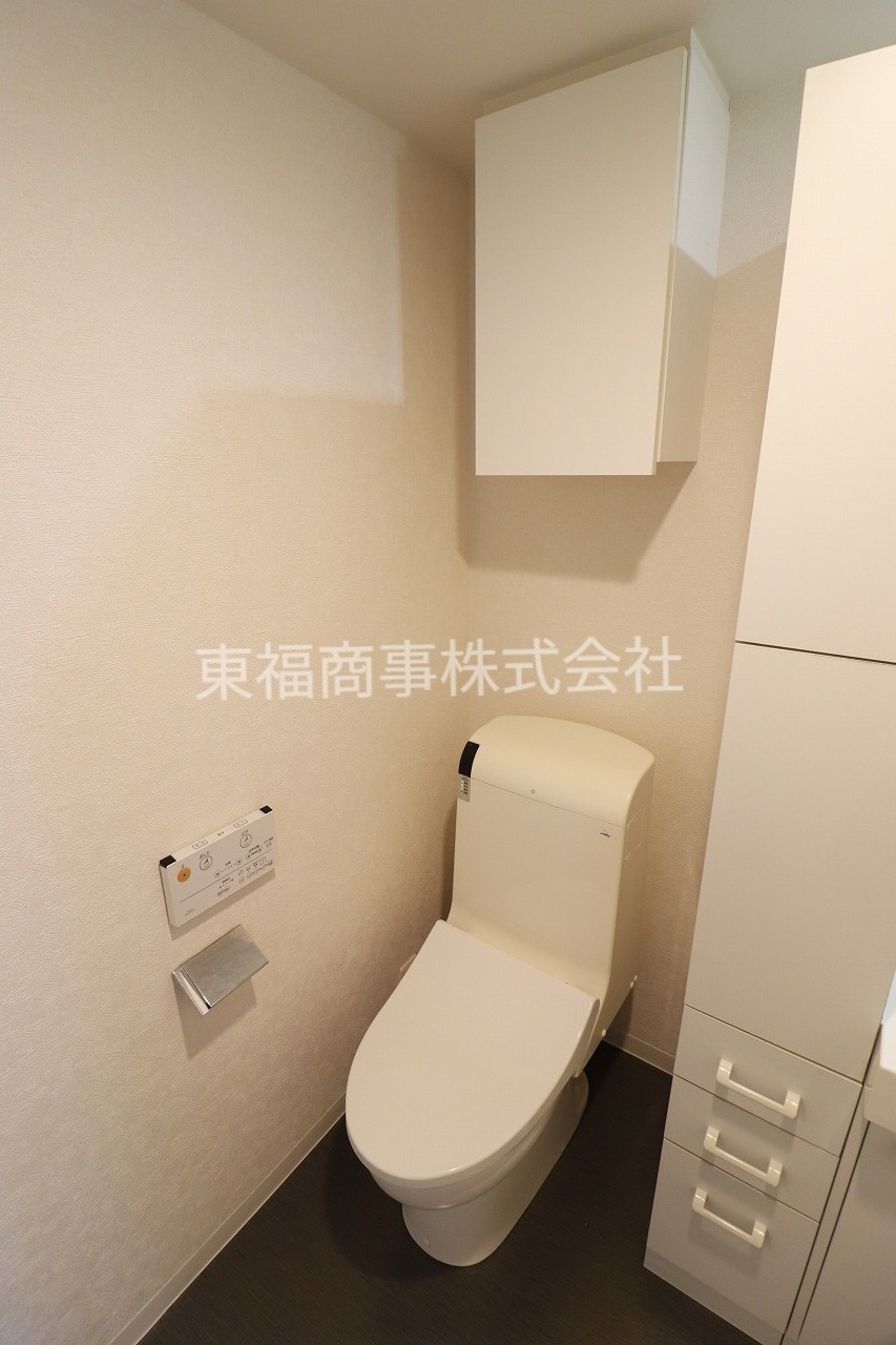 西武有楽町線 新桜台駅 徒歩4分 8階建 築17年のトイレ写真