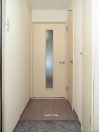 地下鉄南北線 中島公園駅 徒歩10分 7階建 築22年の玄関写真