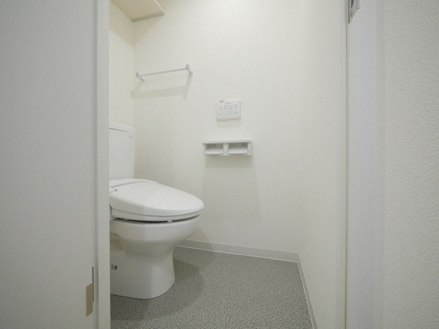 地下鉄東西線 西１８丁目駅 徒歩6分 4階建 築7年のトイレ写真