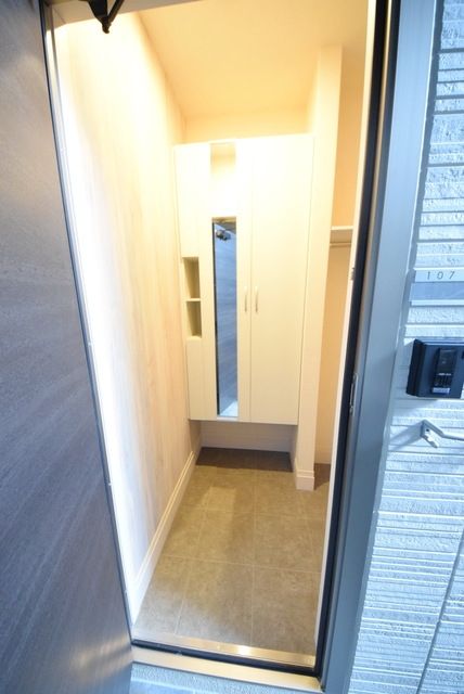 玄関　※同建物　別タイプ間取り設備施工例　現況優先