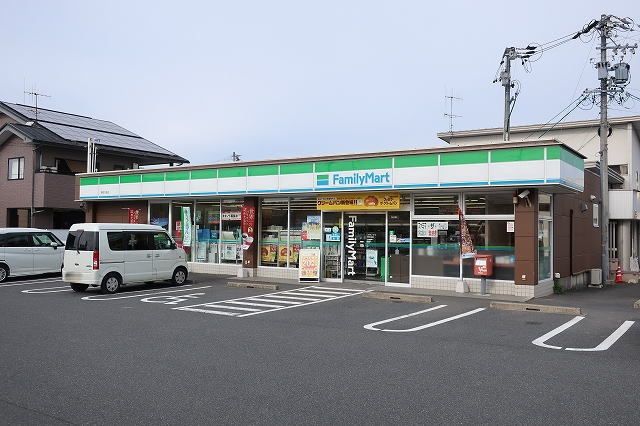 コンビニ　ファミリーマート（コンビニ）まで450m