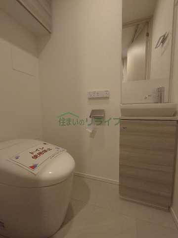 トイレ　別部屋の参考写真になります。