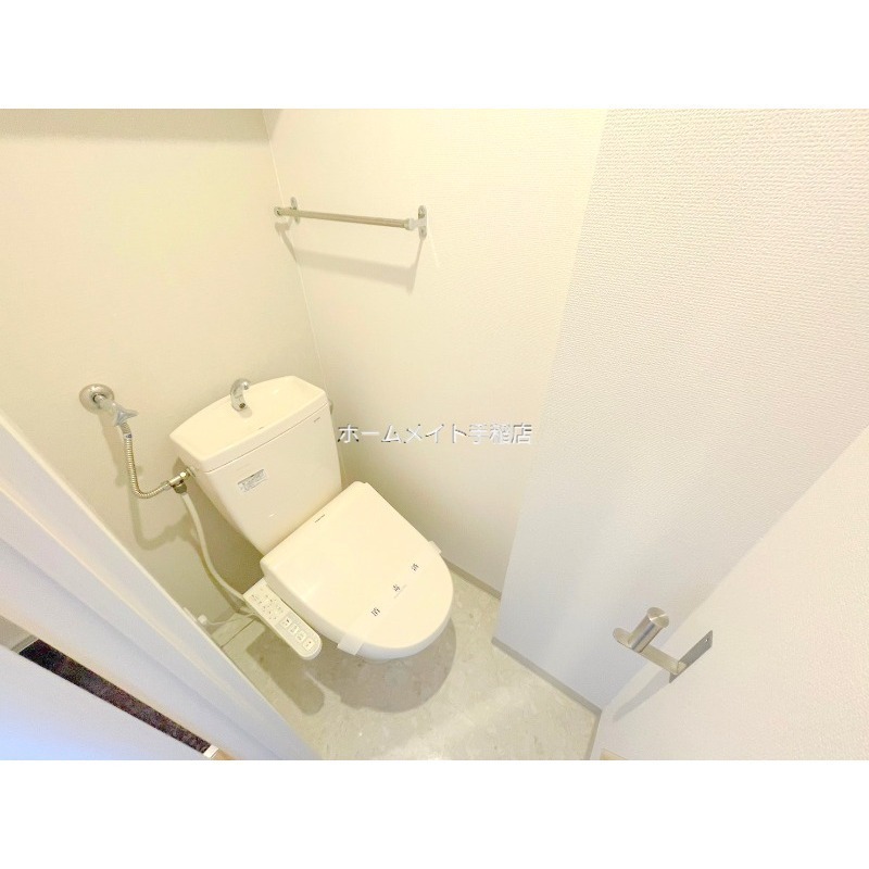 トイレ　シャワートイレ付きでございます！
