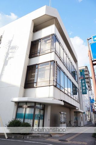 銀行　伊予銀行一万支店（銀行）まで675m
