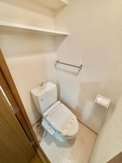 ＪＲ東海道本線 横浜駅 徒歩4分 11階建 築24年のトイレ写真