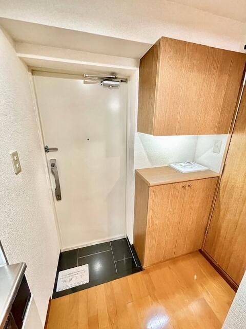 ＪＲ東海道本線 横浜駅 徒歩4分 11階建 築24年の玄関写真