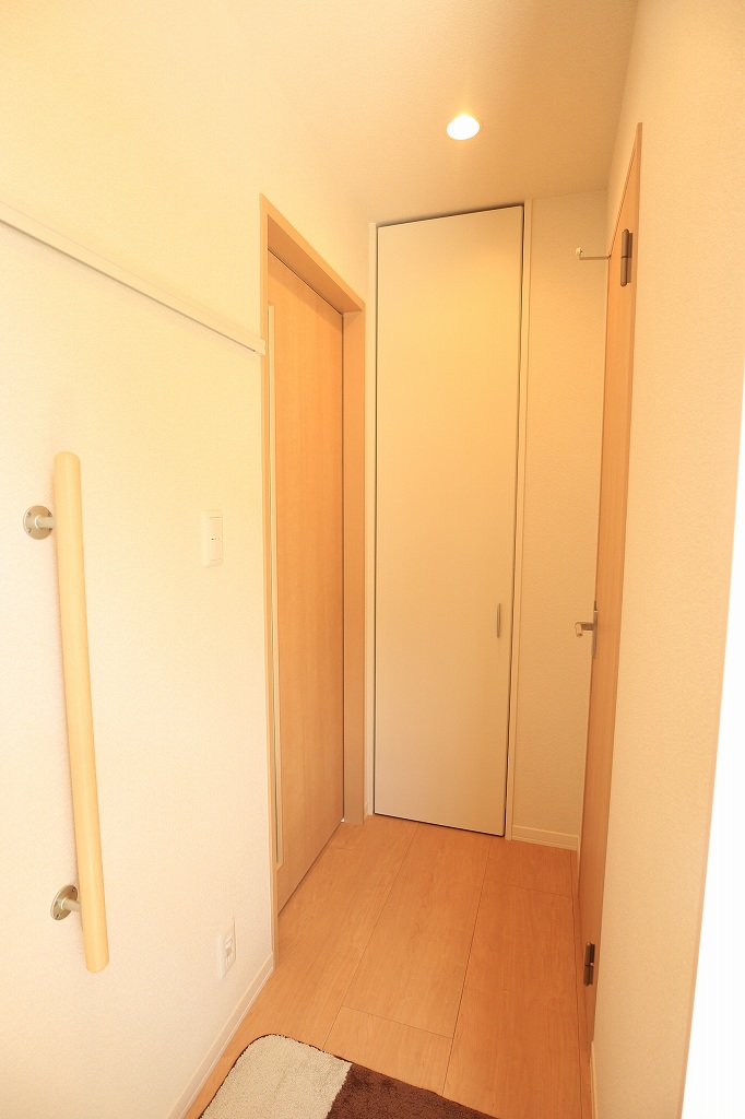 玄関　玄関を入ると開放的な空間です。