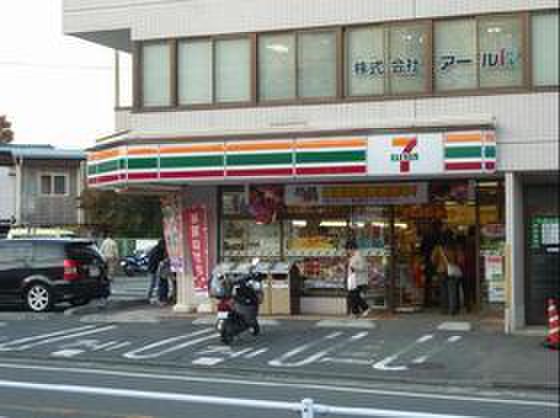 コンビニ　セブン－イレブン横浜坂本町店（コンビニ）まで900m