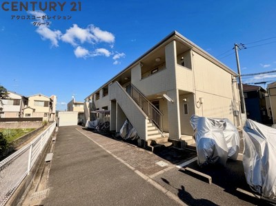 建物外観　敷地内に駐車場付き