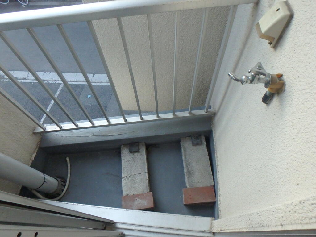 バルコニー　洗濯機置き場