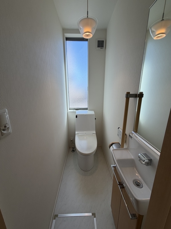北長瀬表町2丁目戸建のトイレ写真